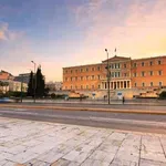 Σε δραματική παρακμή το πολιτικό σύστημα της χώρας