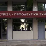 ΣΥΡΙΖΑ: «Ο κ. Μητσοτάκης ζει σε παράλληλο σύμπαν» — Σφοδρή κριτική για ακρίβεια, στέγη, ΕΛΤΑ και Αυτοδιοίκηση