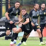 Προβλημάτισε η ΑΕΚ: Ήττα με 2-0 από τη Ζούλτε Βάρεγκεμ