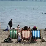 Καιρός: Έρχεται θερμή εισβολή με 35άρια – Πότε θα «χτυπήσει» η πρώτη έντονη ζέστη