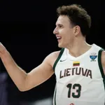 Ευρωμπάσκετ 2025: Με double double του Γιοκουμπάιτις και «πύργο» τον Βαλαντσιούνας η Λιθουανία κόντρα στο Μαυροβούνιο