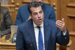 Πλεύρης για Άγνωστο Στρατιώτη: «Δεν μπορούν να υπάρχουν τα ονόματα των θυμάτων των Τεμπών – Στη Γάζα πήγαν για τα βιντεάκια και τα TikTok»