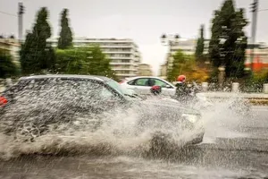 Έρχεται «κανονικό» φθινόπωρο: Βροχές, πτώση θερμοκρασίας και χιόνια στα ορεινά – Τι δείχνουν οι νέες προβλέψεις