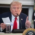 O Τραμπ «βλέπει» συμβιβασμό για το shutdown: Πρόταση να πάνε χρήματα του ObamaCare απευθείας στους πολίτες