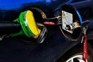Ενέργεια: Φθηνότερα από πέρυσι πετρέλαιο θέρμανσης και βενζίνη