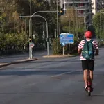 Ηλεκτρικά πατίνια: Εκρηκτική αύξηση ατυχημάτων – Συναγερμός για ανήλικους και νομοθετικά κενά