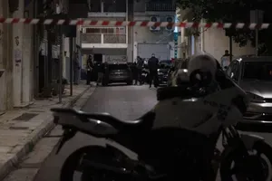 Συναγερμός στο Κρυονέρι: Άνδρας ταμπουρωμένος απειλούσε ότι θα αυτοκτονήσει με καραμπίνα