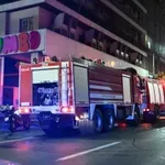 Κολωνός: Εμπρηστική επίθεση με γκαζάκια σε κατάστημα «Jumbo»