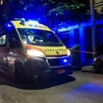 Σοβαρό τροχαίο στο Μενίδι – Αυτοκίνητο «καρφώθηκε» σε δέντρο