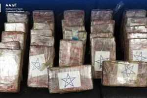 ΑΑΔΕ: Εντοπίστηκαν 39 κιλά κοκαΐνης σε κοντέινερ με μπανάνες στον Πειραιά