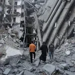 Η εκεχειρία τρίζει στη Γάζα – Νέα ισραηλινά πλήγματα μετά την επίθεση της Χαμάς