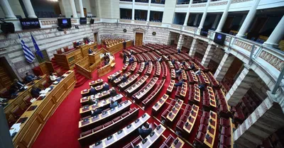 Προς ψήφιση στην Ολομέλεια το νομοσχέδιο για τη νόμιμη μετανάστευση – Ποιες είναι οι βασικές του προβλέψεις