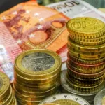 Eurostat: Κάτω από το μισό του ευρωπαϊκού μέσου όρου οι ελληνικοί μισθοί