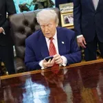 Τραμπ: Εκτελεστικό διάταγμα για «ασπίδα» στα έσοδα πετρελαίου της Βενεζουέλας – Επιφυλακτικοί οι κολοσσοί για επενδύσεις 100 δισ.