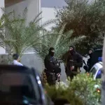 Νέα επιχειρήση της ΕΚΑΜ στα Βορίζια: Δυο ακόμη προσαγωγές από την οικογένεια Καργάκη – Ανακρίνεται ύποπτος για τον εκρηκτικό μηχανισμό