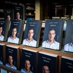 «Ιθάκη»: Αποκαλύψεις, παρασκήνιο και έντονες αντιδράσεις από το βιβλίο του Αλέξη Τσίπρα