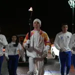 Ολυμπιακή Φλόγα 2026: Το Απολλώνιο Φως διέσχισε τη Γέφυρα Ρίου–Αντιρρίου με μηνύματα εκεχειρίας και ανθρωπιάς