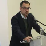 Αλέξης Χαρίτσης: «Η κυβέρνηση εξυπηρετεί αμερικανικά συμφέροντα και εγκλωβίζει τους πολίτες στην ακρίβεια του φυσικού αερίου»