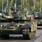 Πολωνία σε κόκκινο συναγερμό: Ανάπτυξη 10.000 στρατιωτών – Προειδοποιήσεις για «προπολεμική φάση» και φόβους χτυπήματος τα Χριστούγεννα