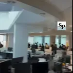 Τορίνο: Εισβολή διαδηλωτών στα γραφεία της La Stampa με… συνθήματα και κοπριά (Βίντεο)