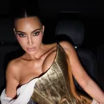 Κιμ Καρντάσιαν: Ποζάρει με μαγιό μετά την ανακοίνωση πως κόπηκε στις εξετάσεις του δικηγορικού συλλόγου