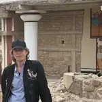 Mικ Τζάγκερ: Οι φωτογραφίες από την Κνωσσό και το σχόλιο της Ελένης Μενεγάκη