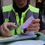 Χειροπέδες σε τρεις αστυνομικούς της Τροχαίας στην Χαλκιδική για… φακελάκι