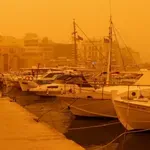 Καιρός με κοντομάνικα και μάσκες: Έρχεται «θερμή εισβολή» με αφρικανική σκόνη και 7 Mποφόρ