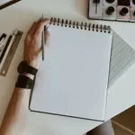 «Είναι το χέρι του διαβόλου»: Η πολυβραβευμένη νέα ταινία που εξερευνά τους μύθους γύρω από τους αριστερόχειρες