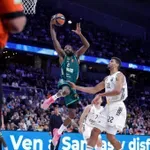 Παναθηναϊκός: «Κόπηκε» ο Γκριγκόνις, δηλώθηκε ο Κένεθ Φαρίντ στο ελληνικό πρωτάθλημα