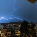 Ένα σπάνιο ηλεκτρικό φαινόμενο στον Υμηττό: Ο ανάποδος κεραυνός
