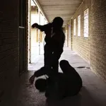 Πετρούπολη: Ανηλεής ξυλοδαρμός μαθήτριας από συνομήλικές της  (Βίντεο)