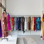 Πως δρούσε η «οικογενειακή» σπείρα που άδειαζε καταστήματα ρούχων στην Αττική και μεταπουλούσε τα κλοπιμαία στα Τίρανα