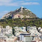 Η Airbnb «επενδύει» στον Λυκαβηττό: Η συνεργασία – έκπληξη με τον Δήμο της Αθήνας