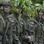 «Η Πολωνία είναι σε προπολεμική φάση» δηλώνει ο αρχηγός του Γενικού Επιτελείου-Ανησυχίες για ρωσική επίθεση