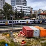 Hellenic Train: Σύγκρουση αμαξοστοιχίας με δίκυκλο στη Λένορμαν – Εγκατέλειψε το σημείο ο οδηγός