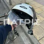 Ταμπέλα έπεσε στο κεφάλι δικυκλίστριας – Την έσωσε το κράνος