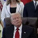 «Sleepy Don» Βίντεο με τον Τραμπ με μισόκλειστα μάτια στο Οβάλ Γραφείο γίνεται viral — αντιδράσεις και διάψευση