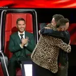 «The Voice»: Αυτοσχέδιο ντουέτο Μαζωνάκη–Μουζουράκη on air μετά από σχόλιο του Μάστορα