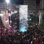 Πυροτεχνήματα, 120.000 λαμπιόνια και Λένα Ζευγαρά live στον Πειραιά