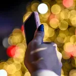 Η Θεσσαλονίκη φόρεσε τα γιορτινά της: Φωταγωγήθηκε το χριστουγεννιάτικο δέντρο στην πλατεία Αριστοτέλους