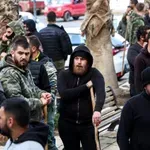 Ηράκλειο: Στο κτίριο της Αποκεντρωμένης Διοίκησης παραμένουν οι αγροτοκτηνοτρόφοι