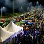 Νίκαια: Οι αγρότες τραγουδούν για την αλλαγή του χρόνου – Όλοι περιμένουν την Κυριάκη (Βίντεο)