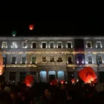 Μαγική νύχτα στην Πλατεία Κοτζιά: 3.000 φαναράκια στον ουρανό για τη «Νύχτα των Ευχών» – «Γεμίσαμε την Αθήνα με φως και αγάπη»