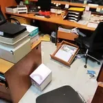 Διάρρηξη στο Δημαρχείο Σαρωνικού: 39χρονος αλλοδαπός ταυτοποιήθηκε – Έφαγε μέχρι και τα τρόφιμα από τα γραφεία