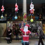 Από σήμερα ξεκινά το εορταστικό ωράριο – Ποιες Κυριακές θα είναι ανοιχτά τα καταστήματα (Βίντεο)