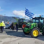 Αγροτικές κινητοποιήσεις: Κλειστός ο κόμβος του αεροδρομίου Ιωαννίνων – Νέα μπλόκα από τους αγρότες και στα Χανιά – Επιμένει η κυβέρνηση για «διάλογο»