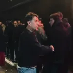 Γιώργος Μαζωνάκης: Βγήκε έξω από την Ακτή Πειραιώς και χαιρέτησε τον κόσμο – Η ανθρώπινη κίνηση που συγκίνησε (Βίντεο)