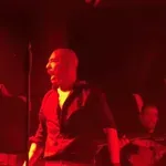 Έξαλλος ο Βαλάντης: Έφτυσε τους μουσικούς του