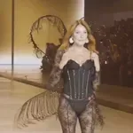 Κάρλα Μπρούνι: «Έγινα 58 και είμαι υπερήφανη γι’ αυτό» – Το βίντεο από την πασαρέλα για τα γενέθλιά της